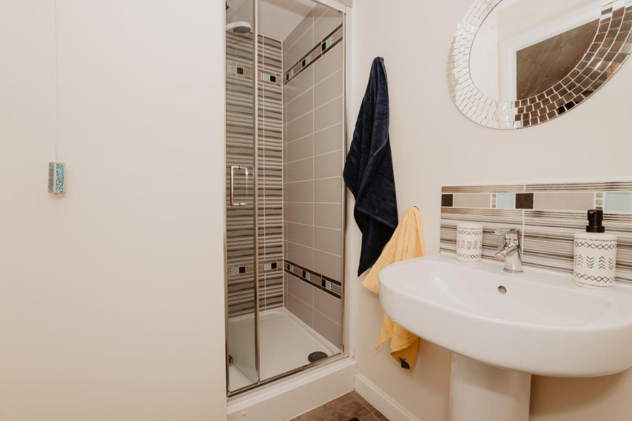 Coyle House, 3 Bed,Corby, Super Kings Or Twins, Driveway, Free Wi-Fi, Corporates Welcome Kültér fotó