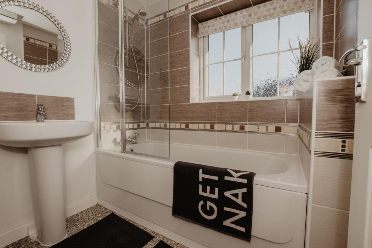 Coyle House, 3 Bed,Corby, Super Kings Or Twins, Driveway, Free Wi-Fi, Corporates Welcome Kültér fotó